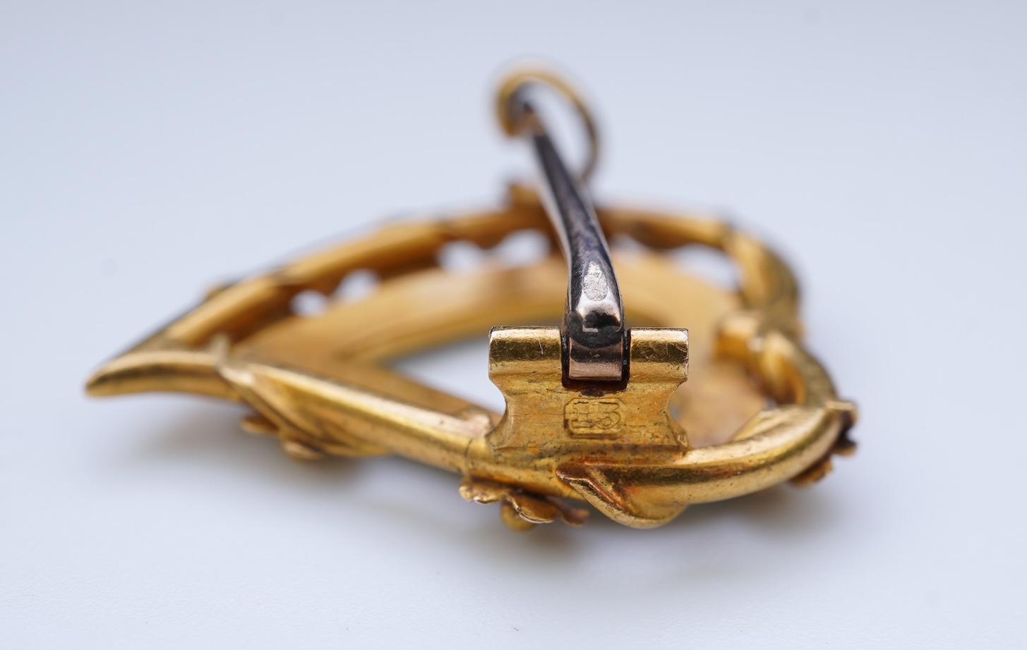 An Edwardian gold and turquoise brooch, early 20th century